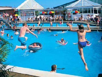 Blue Dolphin Holiday Park Gristhorpe Eksteriør bilde